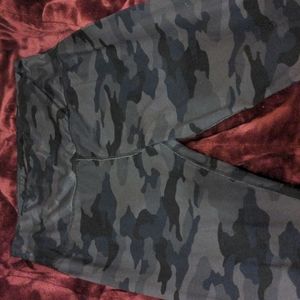 grey and black camo girls SO brand leggings XL